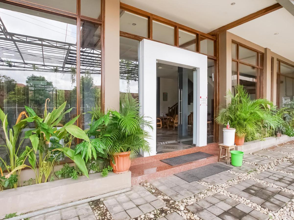 Urbanview Hotel Blok O International By Reddoorz Baturetno Bagian luar foto
