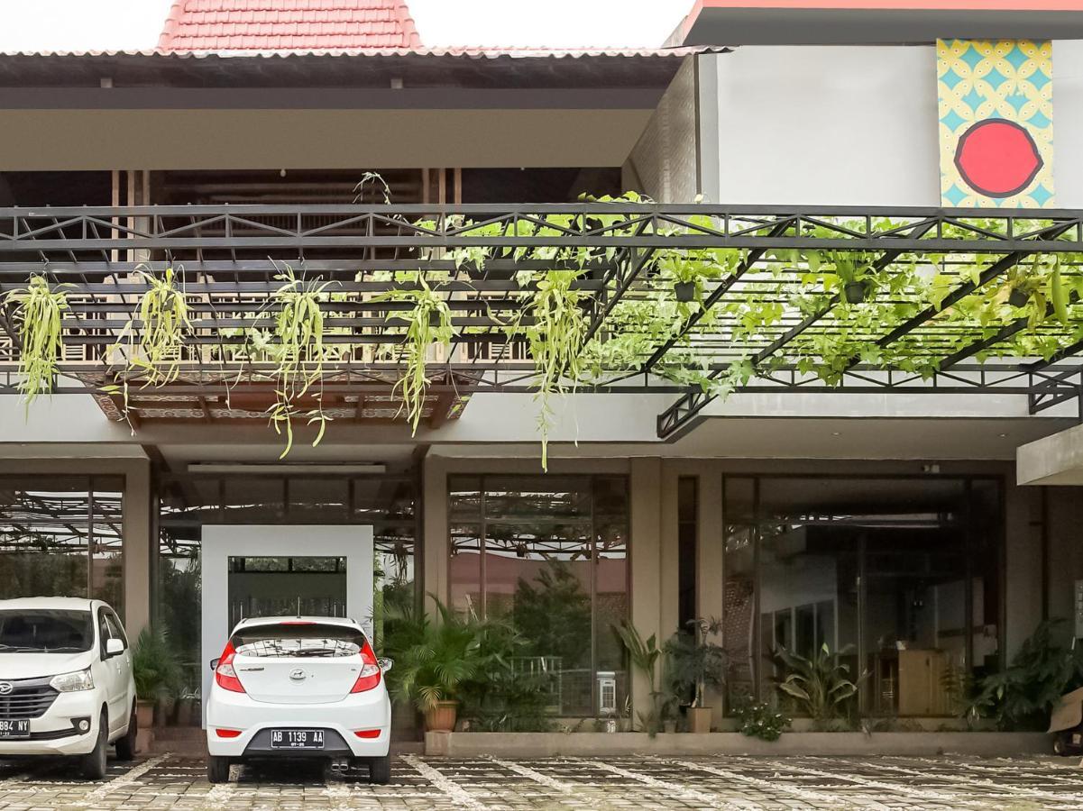 Urbanview Hotel Blok O International Yogyakarta Bagian luar foto