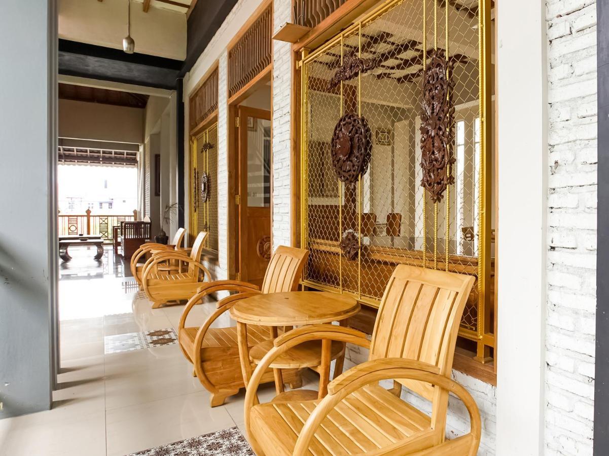 Urbanview Hotel Blok O International By Reddoorz Baturetno Bagian luar foto