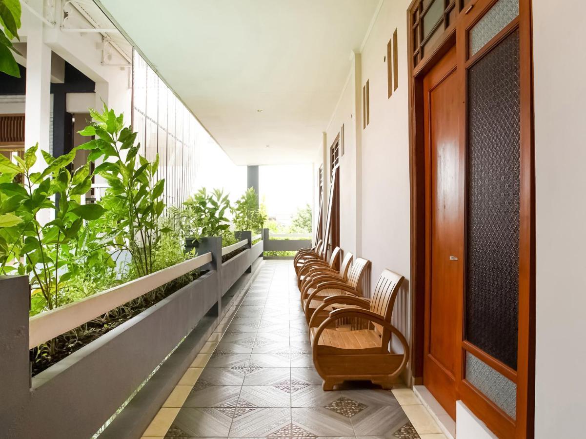 Urbanview Hotel Blok O International By Reddoorz Baturetno Bagian luar foto