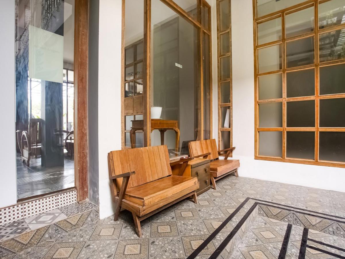 Urbanview Hotel Blok O International By Reddoorz Baturetno Bagian luar foto