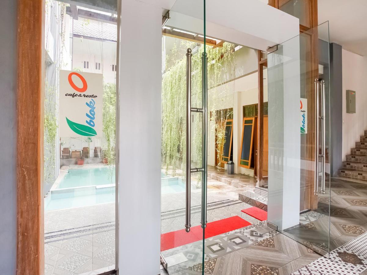 Urbanview Hotel Blok O International By Reddoorz Baturetno Bagian luar foto