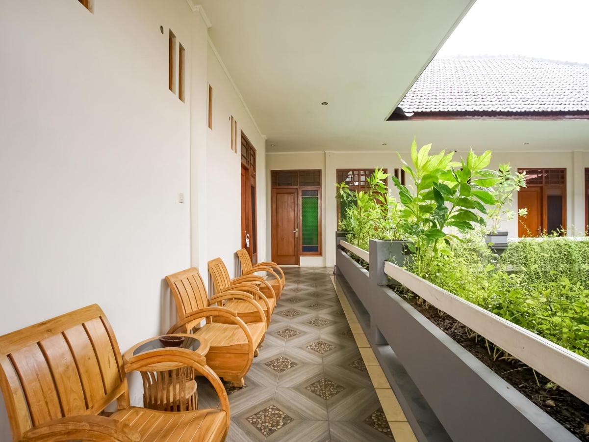 Urbanview Hotel Blok O International By Reddoorz Baturetno Bagian luar foto
