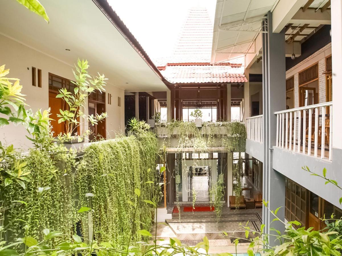 Urbanview Hotel Blok O International By Reddoorz Baturetno Bagian luar foto