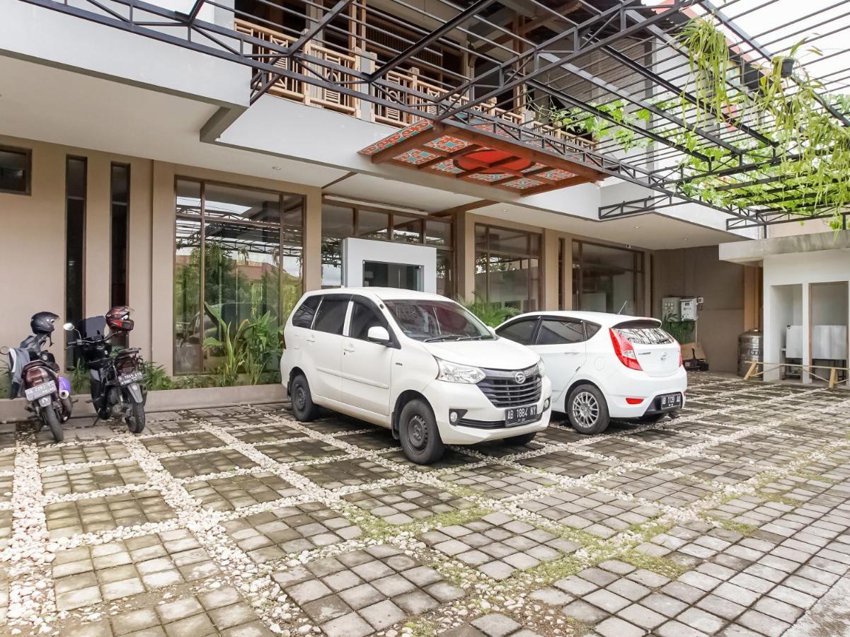 Urbanview Hotel Blok O International Yogyakarta Bagian luar foto