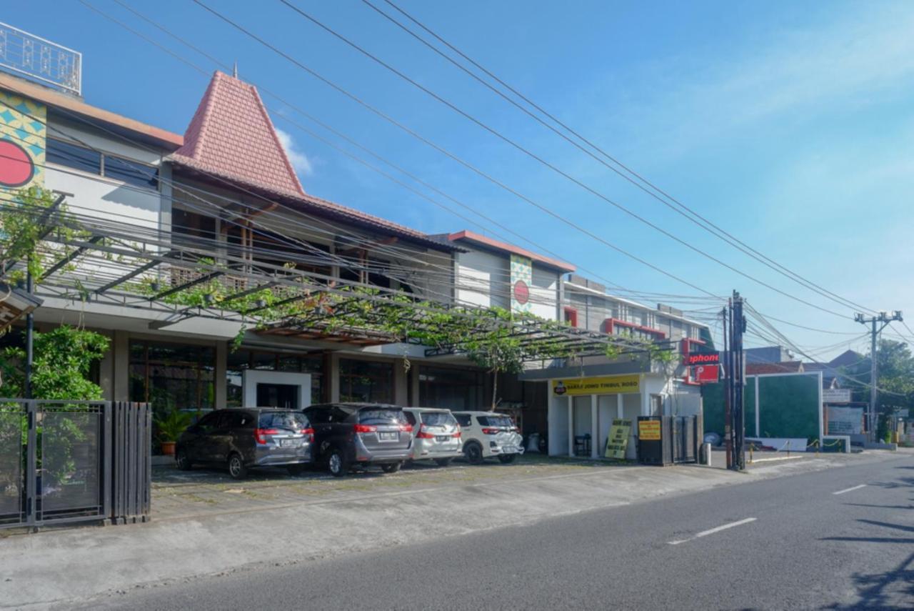 Urbanview Hotel Blok O International Yogyakarta Bagian luar foto