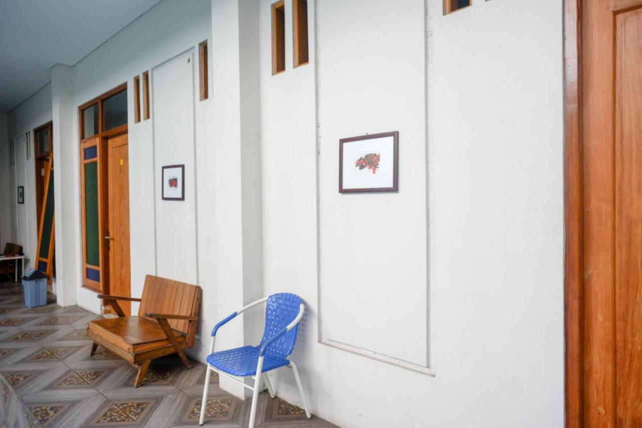 Urbanview Hotel Blok O International By Reddoorz Baturetno Bagian luar foto