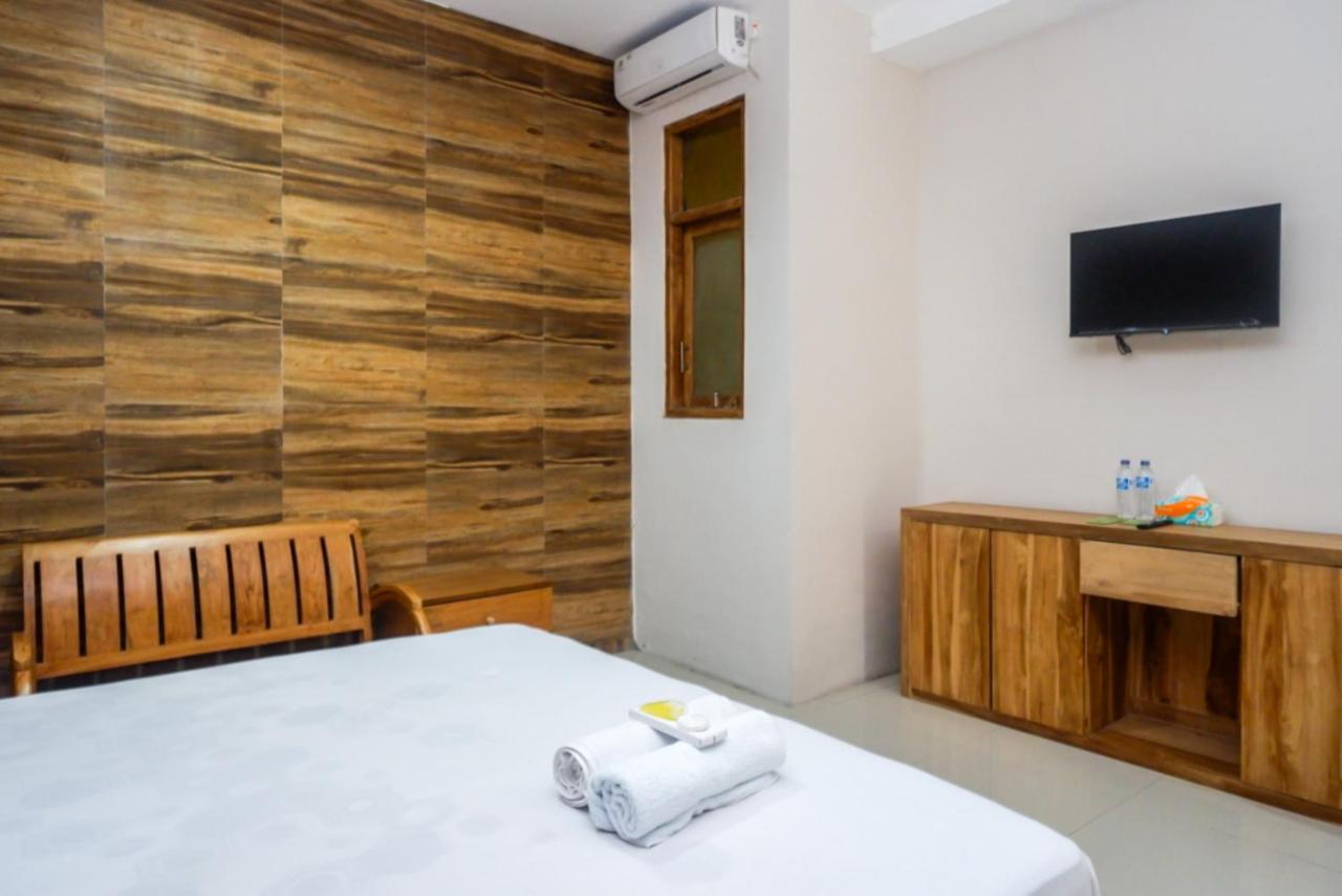 Urbanview Hotel Blok O International By Reddoorz Baturetno Bagian luar foto