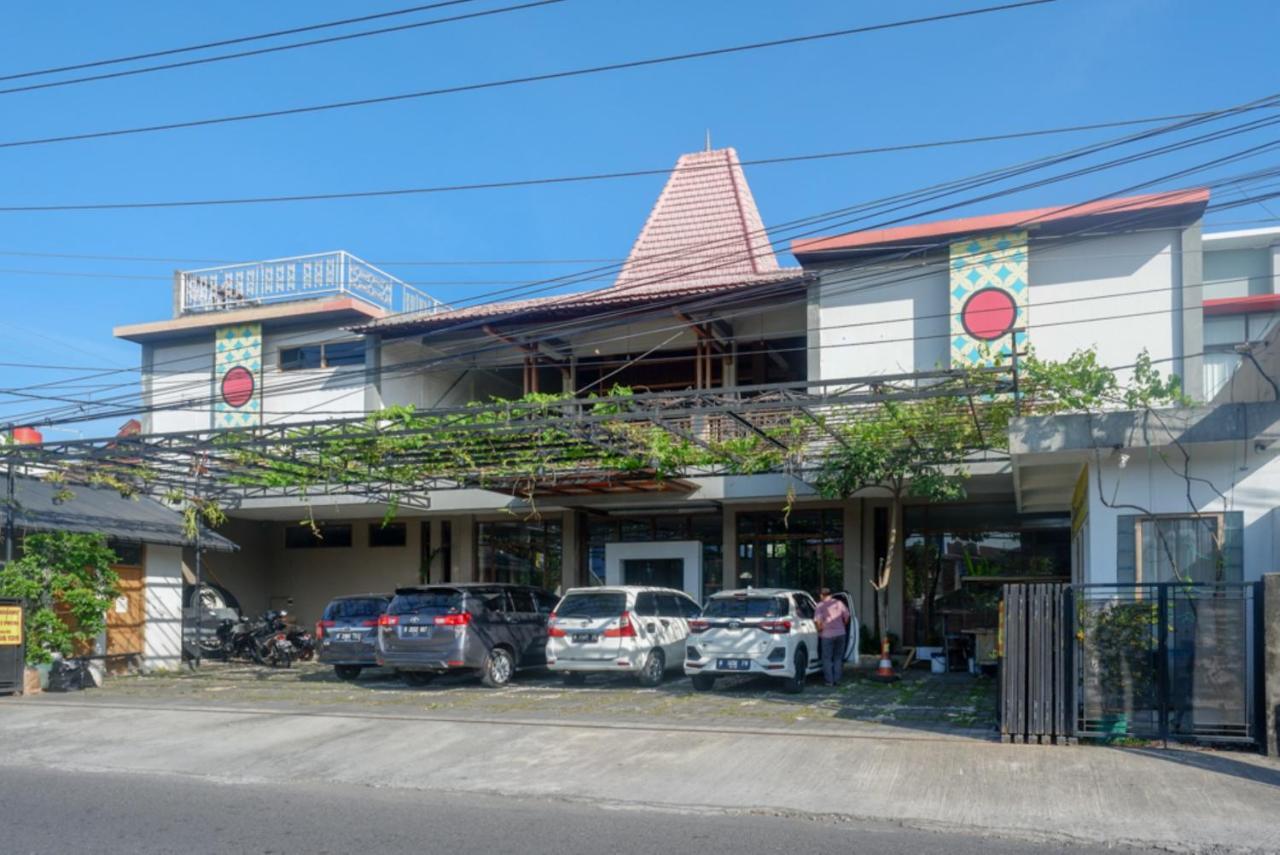 Urbanview Hotel Blok O International Yogyakarta Bagian luar foto